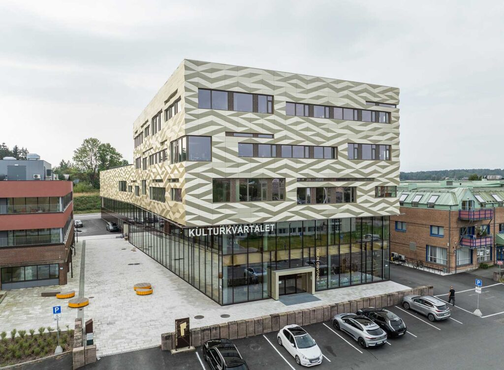 Vestby bibliotek og kulturhus udefra hele bygningen